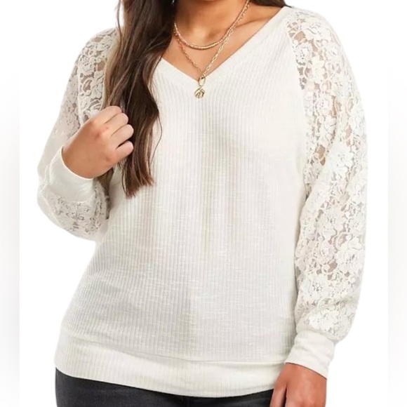 Daytrip by Buckle Floral Pace Top NWOT Small - Picture 2 of 3